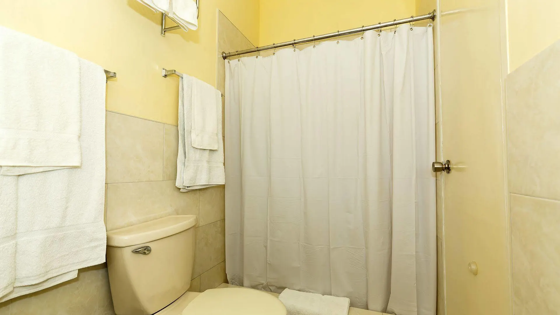 Jasmine Inn 킹스톤 2*,