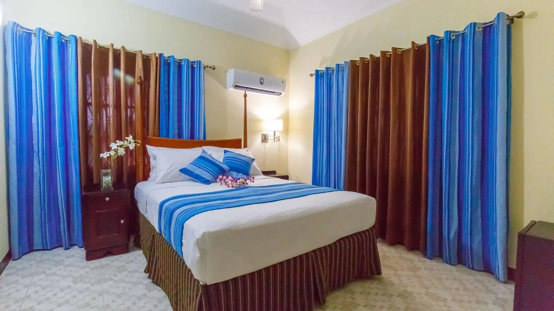 Jasmine Inn Kingston 2*,  Jamaika